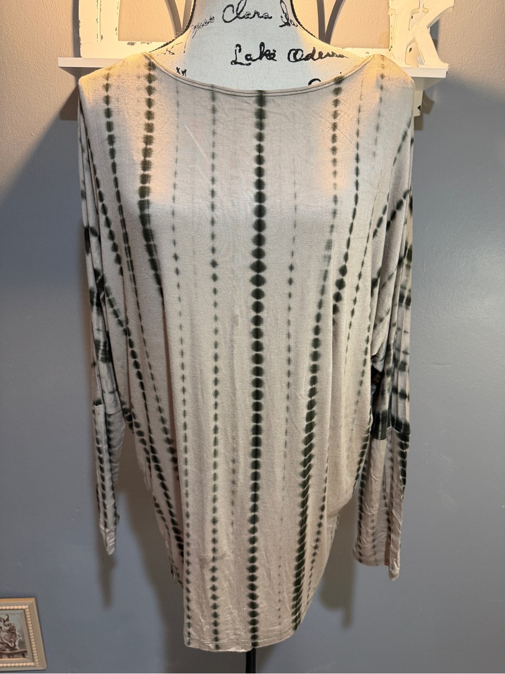 EMBRACE LONG SLEEVE TIE DYE STRIPE TOP SZ M